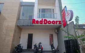 RedDoorz Syariah Near Simpang Lima Semarang